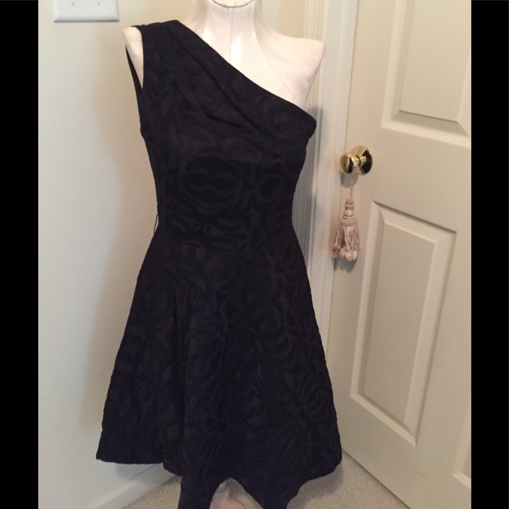 St. John one shoulder dress black size 4 $1190
